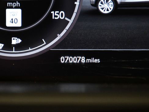 Used 2020 Land Rover Discovery HSE image 14