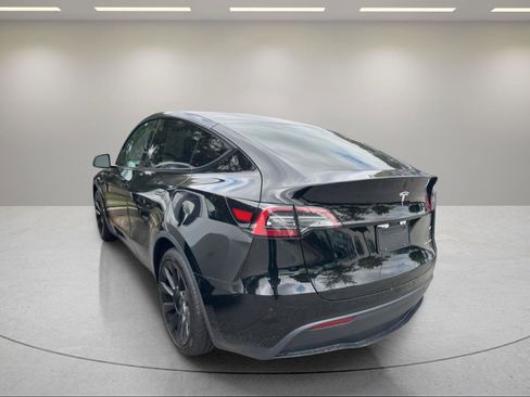 Used 2023 Tesla Model Y AWD image 7
