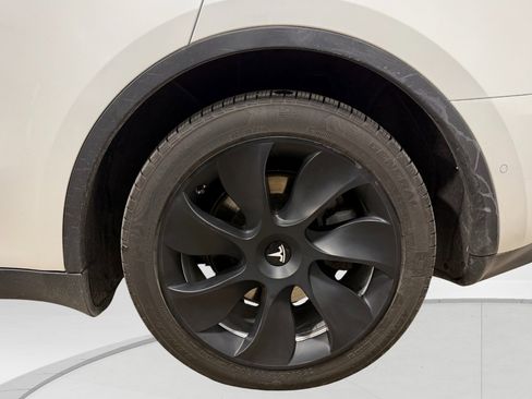 Used 2022 Tesla Model Y Long Range image 50