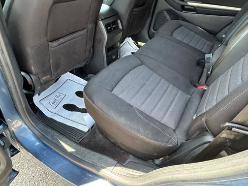 Used 2018 Ford Edge SE FWD image 9