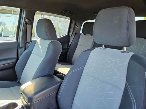 Used 2020 Toyota Tacoma TRD Off-Road w/ Technology Package image 17