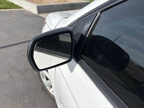 Used 2020 Ford Edge SE image 28