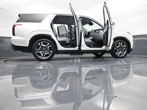 Used 2023 Hyundai Palisade SEL image 50