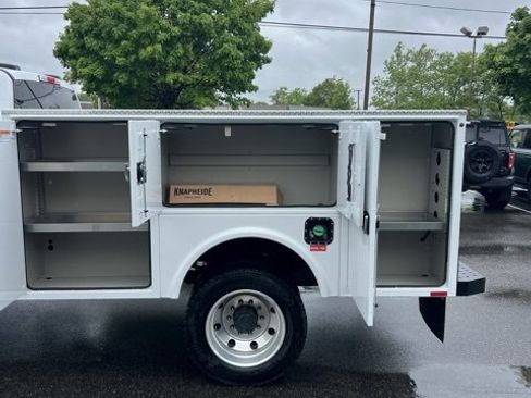 New 2025 Ford F450 XLT w/ XLT Value Package image 8