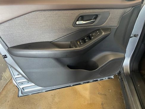 Certified 2022 Nissan Rogue SV FWD image 9