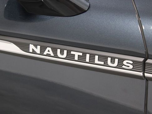 Used 2023 Lincoln Nautilus AWD w/ Premium Package image 12
