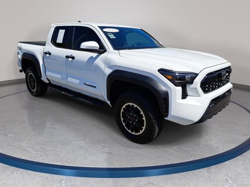Used 2025 Toyota Tacoma TRD Off-Road image 3