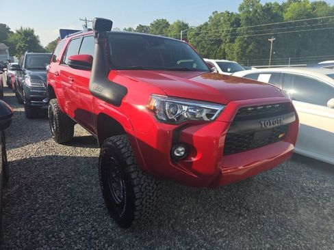 Used 2022 Toyota 4Runner SR5 AWD/4WD image 2