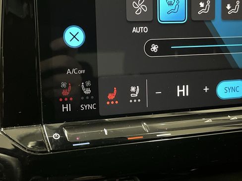 Used 2024 Volkswagen Atlas Cross Sport SE w/ Panoramic Sunroof Package image 8