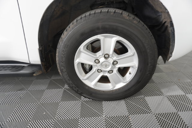 Used 2019 Toyota Sequoia SR5 AWD/4WD image 15