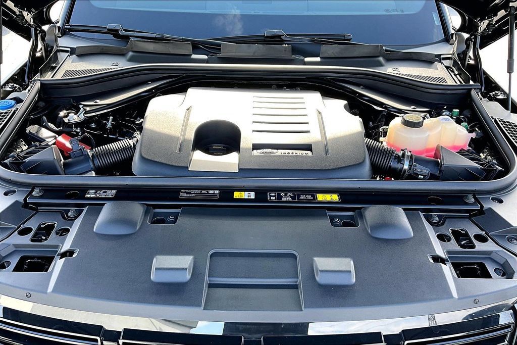 New 2027 Land Rover Range Rover Sport SE AWD/4WD image 12