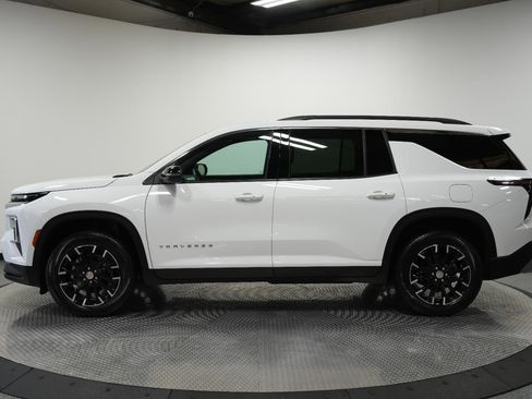 Used 2025 Chevrolet Traverse LT w/ Sun and Wheel Package AWD/4WD image 4