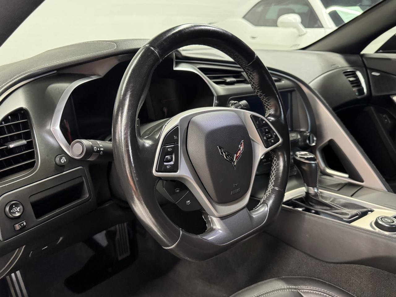 Used 2019 Chevrolet Corvette Stingray Coupe w/ 1LT RWD image 39