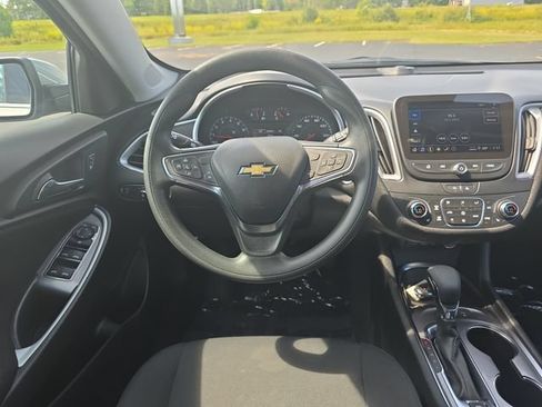 Used 2025 Chevrolet Malibu LT FWD image 15