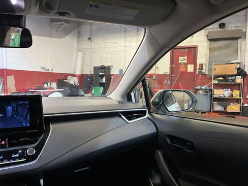 Used 2025 Toyota Corolla LE image 34