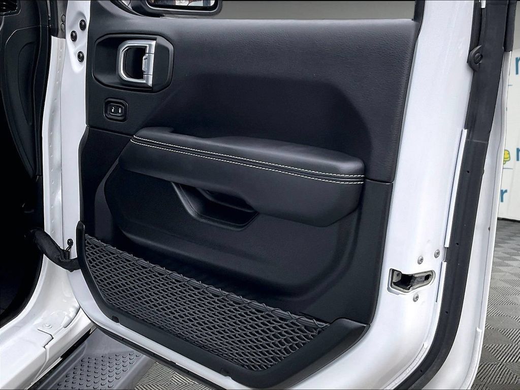 Used 2023 Jeep Wrangler Unlimited Sahara w/ Cold Weather Group AWD/4WD image 12