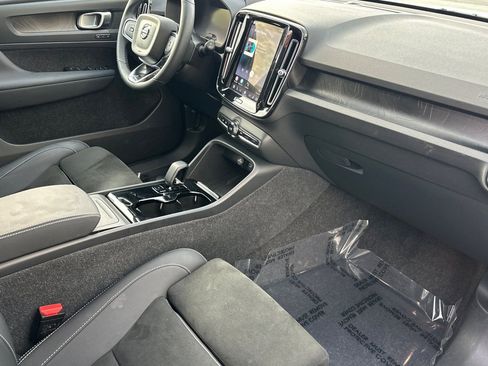 Certified 2023 Volvo XC40 Recharge Plus image 19