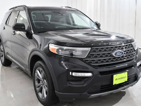 Used 2022 Ford Explorer XLT w/ Equipment Group 202A image 4