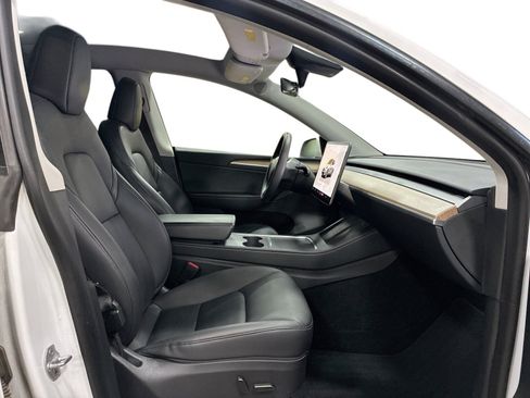 Certified 2023 Tesla Model Y Long Range AWD/4WD image 13