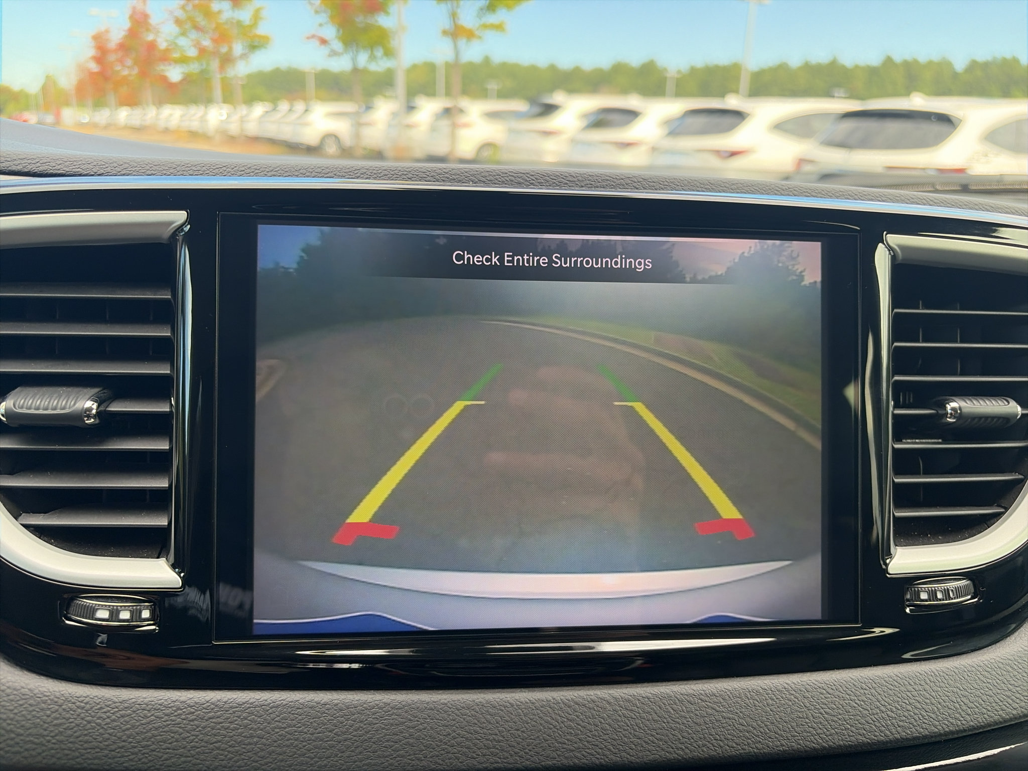 Used 2024 Chrysler Pacifica Touring-L FWD image 16