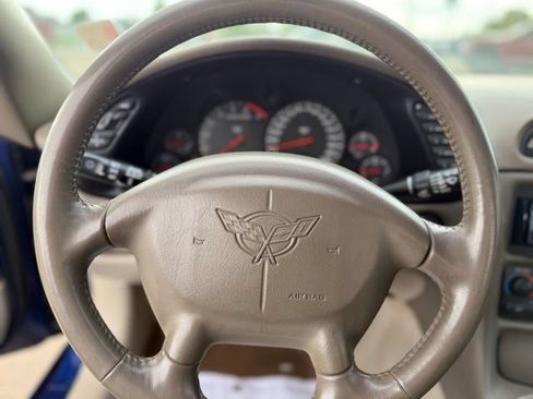 Used 2004 Chevrolet Corvette Convertible w/ Preferred Equipment Group RWD image 9