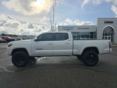 Used 2021 Toyota Tacoma Limited image 2