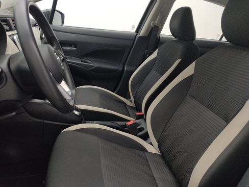 Used 2021 Nissan Versa SV FWD image 17