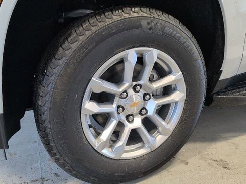 New 2026 Chevrolet Suburban LS image 7