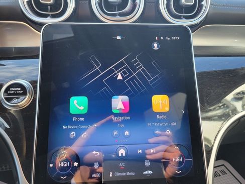 Used 2025 Mercedes-Benz GLC 300 4MATIC image 28