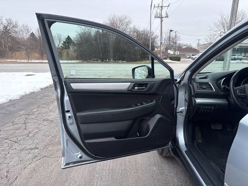 Used 2017 Subaru Outback 2.5i Premium image 22