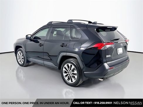 Used 2023 Toyota RAV4 XLE Premium image 7