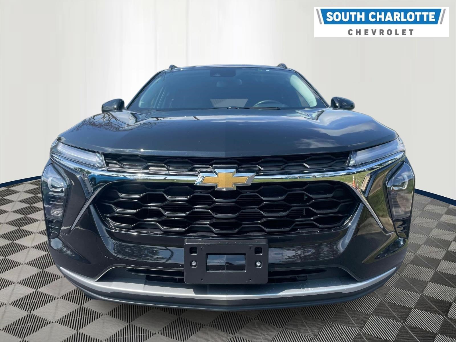 Used 2025 Chevrolet Trax LT w/ LT Convenience Package FWD image 2