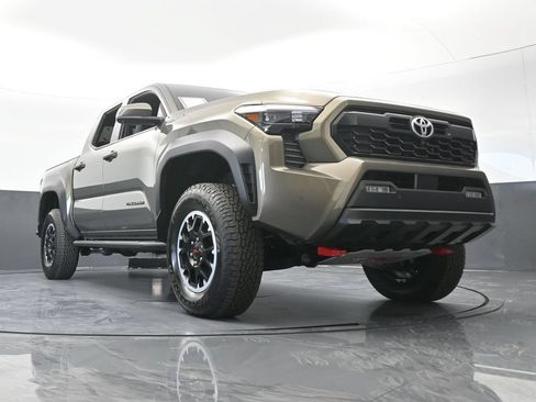 Used 2025 Toyota Tacoma TRD Off-Road w/ TRD Off Road Premium Package AWD/4WD image 76