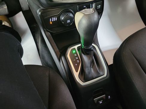 Used 2019 Jeep Renegade Latitude image 46