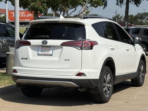 Used 2017 Toyota RAV4 XLE FWD image 4