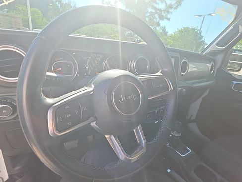 Used 2018 Jeep Wrangler Unlimited Sahara AWD/4WD image 10