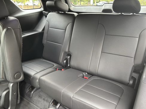 Used 2022 Chevrolet Traverse High Country w/ LPO, 'HIT The Road' Package AWD/4WD image 32