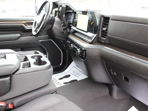 Used 2024 Chevrolet Silverado 2500 LT w/ Convenience Package image 18