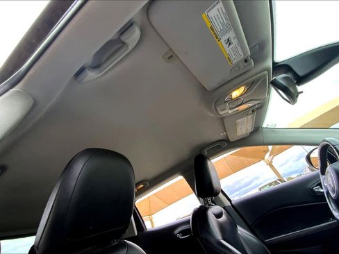 Used 2017 Jeep Compass Latitude image 13