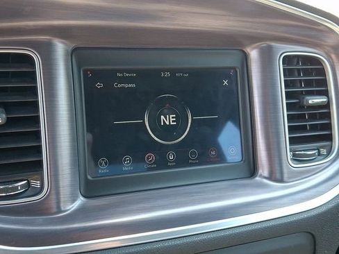 Used 2018 Dodge Charger SXT RWD image 18