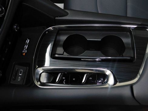 Used 2024 Buick Enclave Essence image 31