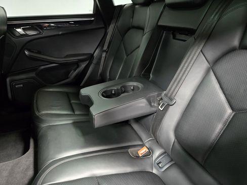 Used 2021 Porsche Macan S image 36