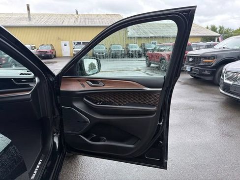 Used 2023 Jeep Grand Cherokee Summit w/ Adv Protech Group IV AWD/4WD image 31