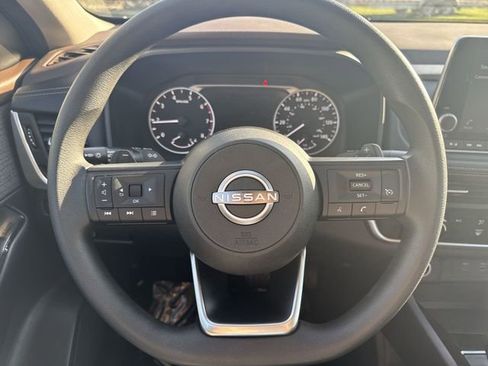 Used 2023 Nissan Rogue S AWD/4WD image 13