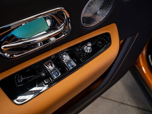 Used 2023 Rolls-Royce Cullinan w/ Cullinan Package image 35