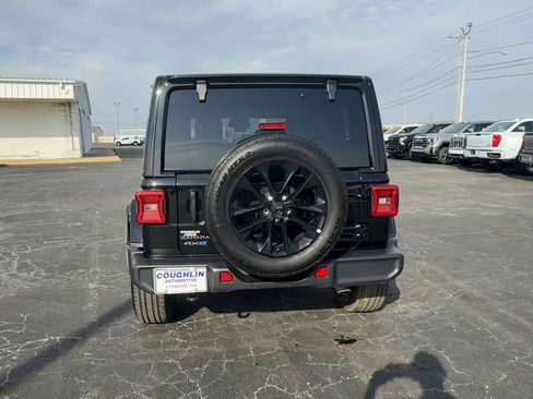 Used 2025 Jeep Wrangler Unlimited Sahara AWD/4WD image 7
