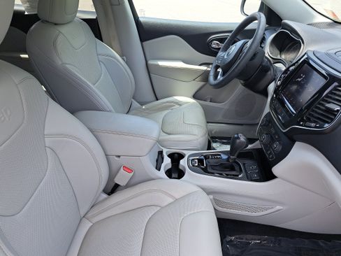 Used 2021 Jeep Cherokee Limited w/ Elite Package FWD image 10