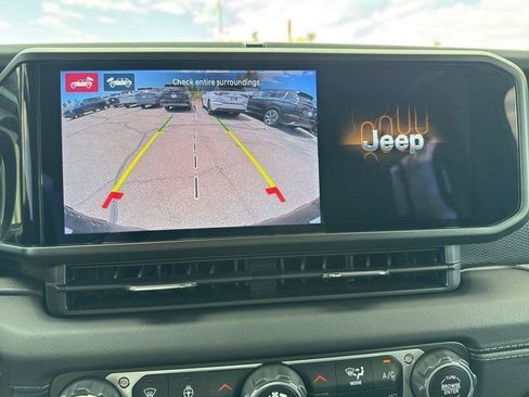Used 2025 Jeep Wrangler Unlimited Rubicon 4xe AWD/4WD image 33