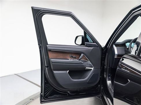 Used 2025 Land Rover Range Rover SE AWD/4WD image 24