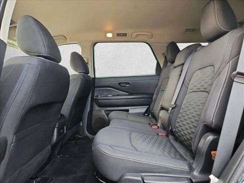 Used 2024 Nissan Pathfinder SV FWD image 18